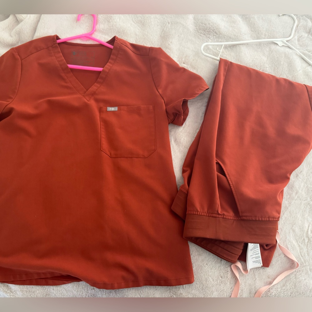Figs Scrub Set